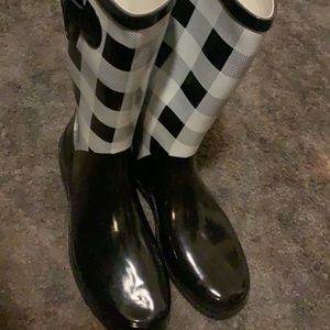 Boots I’ve never worn. Size 8 1/2- 9.